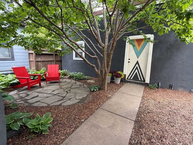 3015 Franklin Ave E, Minneapolis, MN à vendre - Photo du bâtiment - Image 3 de 12