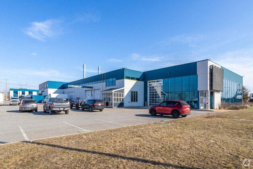 2275 Boul des Entreprises, Terrebonne, QC à louer - Photo du bâtiment - Image 2 de 7