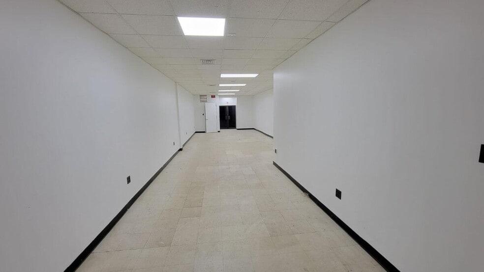 64 Port Richmond Ave, Staten Island, NY for lease - Interior Photo - Image 2 of 5