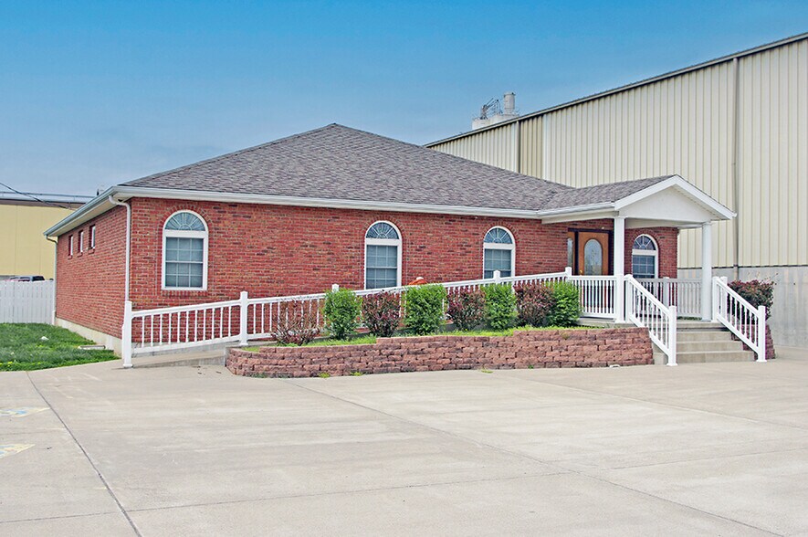 607 N Sparta St, Steeleville, IL à vendre - Photo du bâtiment - Image 1 de 12