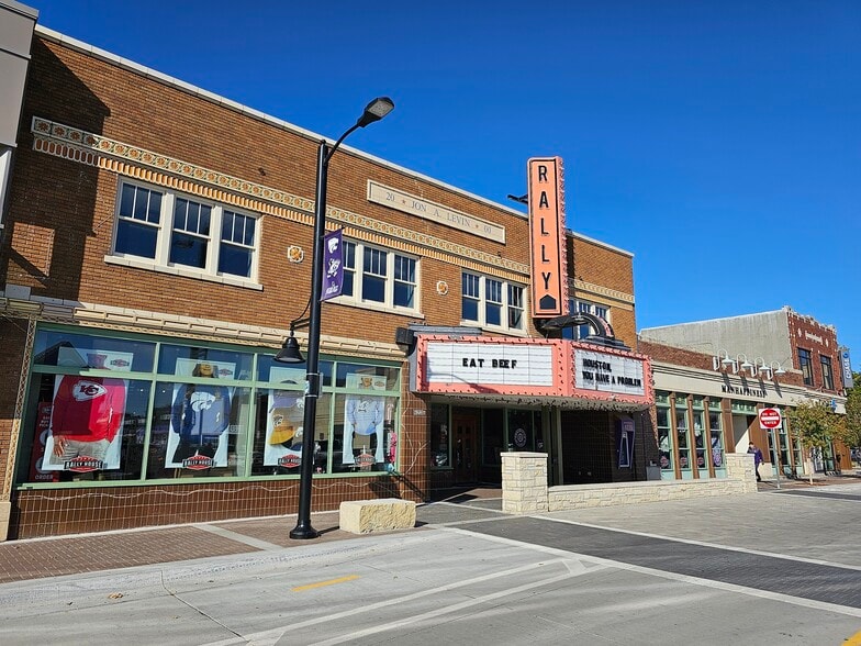 623 N Manhattan Ave, Manhattan, KS à louer - Photo du bâtiment - Image 2 de 8