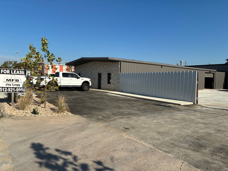3416-3418 Andtree Blvd, Austin, TX à louer - Photo du bâtiment - Image 2 de 4