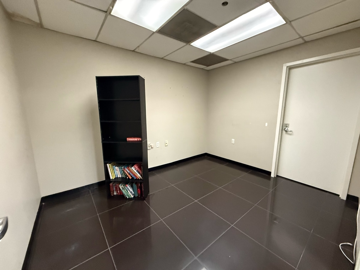 11155 SW 112th Ave, Miami, FL for lease Interior Photo- Image 1 of 4