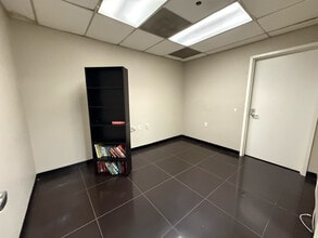11155 SW 112th Ave, Miami, FL for lease Interior Photo- Image 1 of 4