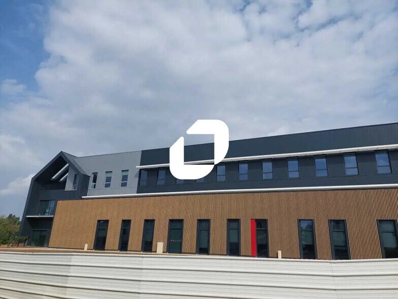 Bureau dans Plaisir à louer - Photo du bâtiment - Image 3 de 18