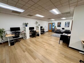 300 Oswego Pointe Dr, Lake Oswego, OR for lease Interior Photo- Image 2 of 11
