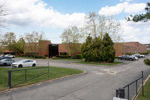 2100 Pacific St, Hauppauge NY - Entrepôt