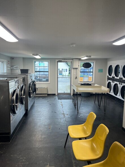 30 Commercial St, Hartland, ME à vendre - Photo du bâtiment - Image 2 de 6