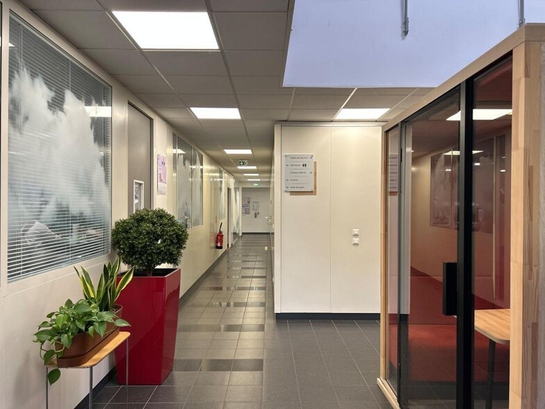 Allée Jacques Monod, Saint-Priest for lease - Building Photo - Image 3 of 15