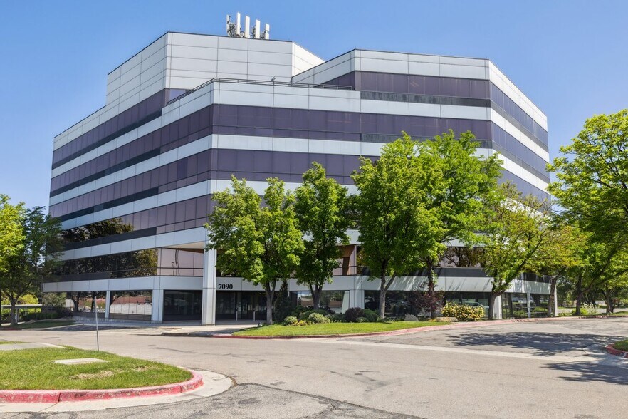 7090 S Union Park Ctr, Midvale, UT à louer - Photo du bâtiment - Image 2 de 14