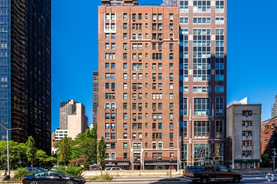 865 United Nations Plz, New York, NY for sale - Building Photo - Image 2 of 5