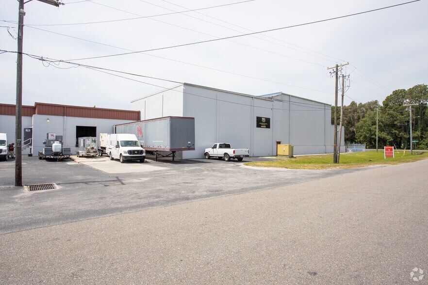 4410 W Crest Ave, Tampa, FL à louer - Photo du bâtiment - Image 2 de 11