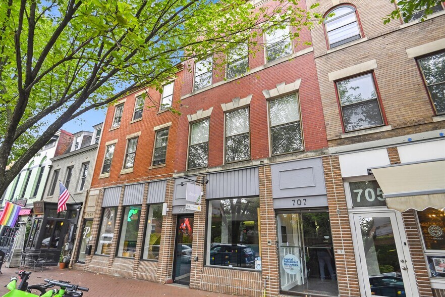 707-709 8th St SE, Washington, DC à vendre - Photo du bâtiment - Image 1 de 24