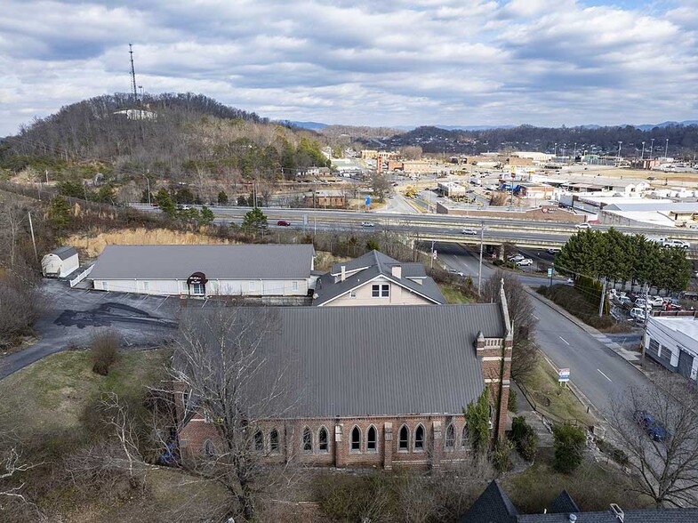 223 E Market St, Johnson City, TN for sale - Building Photo - Image 2 of 33