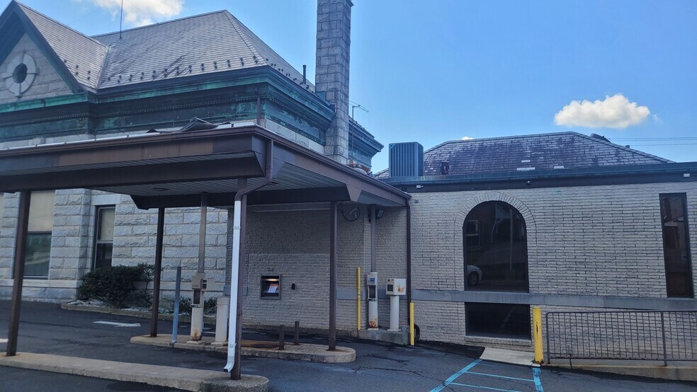 1 N Robinson Ave, Pen Argyl, PA à vendre - Photo du bâtiment - Image 2 de 13