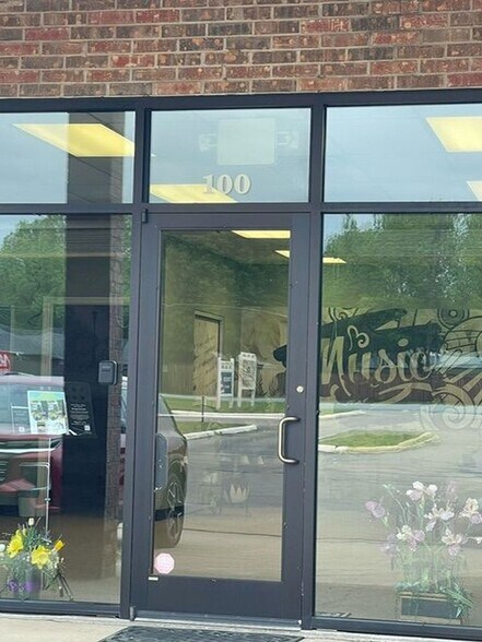 680 E FM 120, Pottsboro, TX à louer - Photo du bâtiment - Image 3 de 9
