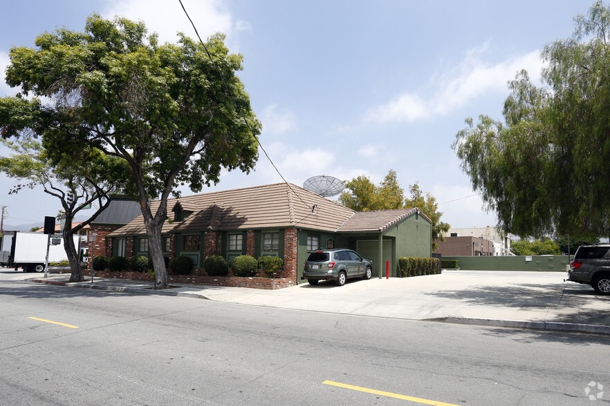 400-406 N Maclay Ave, San Fernando, CA for sale - Building Photo - Image 3 of 4