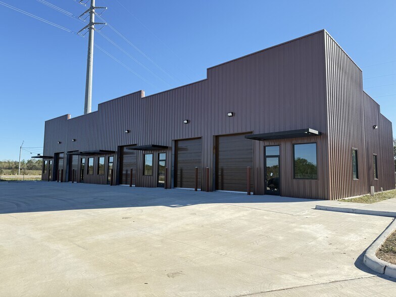 4711 E Richey Rd, Humble, TX à louer - Photo du bâtiment - Image 3 de 8