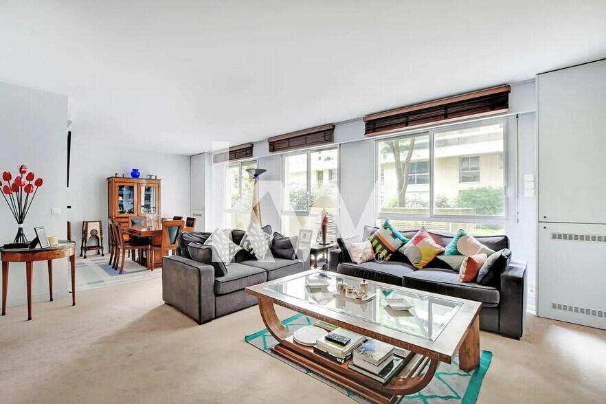 Immeuble residentiel dans Paris à vendre - Photo du bâtiment - Image 2 de 6