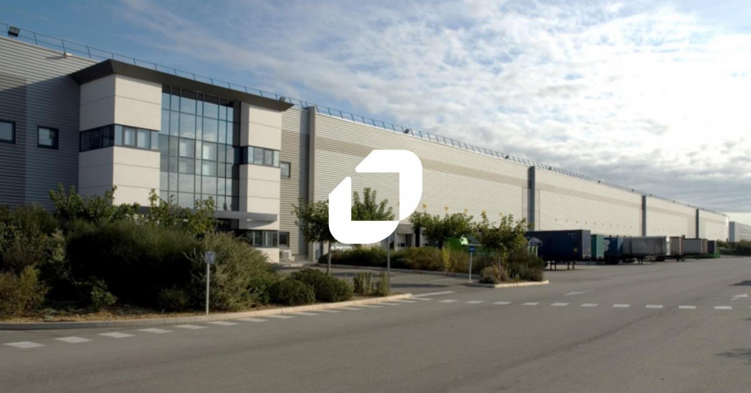 Industrial in Saint-Martin-de-Crau for lease Building Photo- Image 1 of 3