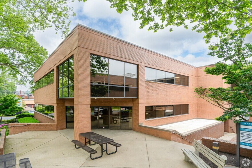 1235 Penn Ave, Wyomissing, PA à louer - Photo du bâtiment - Image 2 de 12