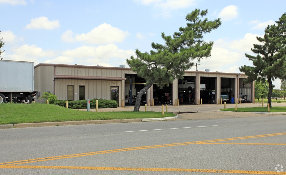 3617 SW 44th St, Oklahoma City, OK for sale - Building Photo - Image 2 of 6
