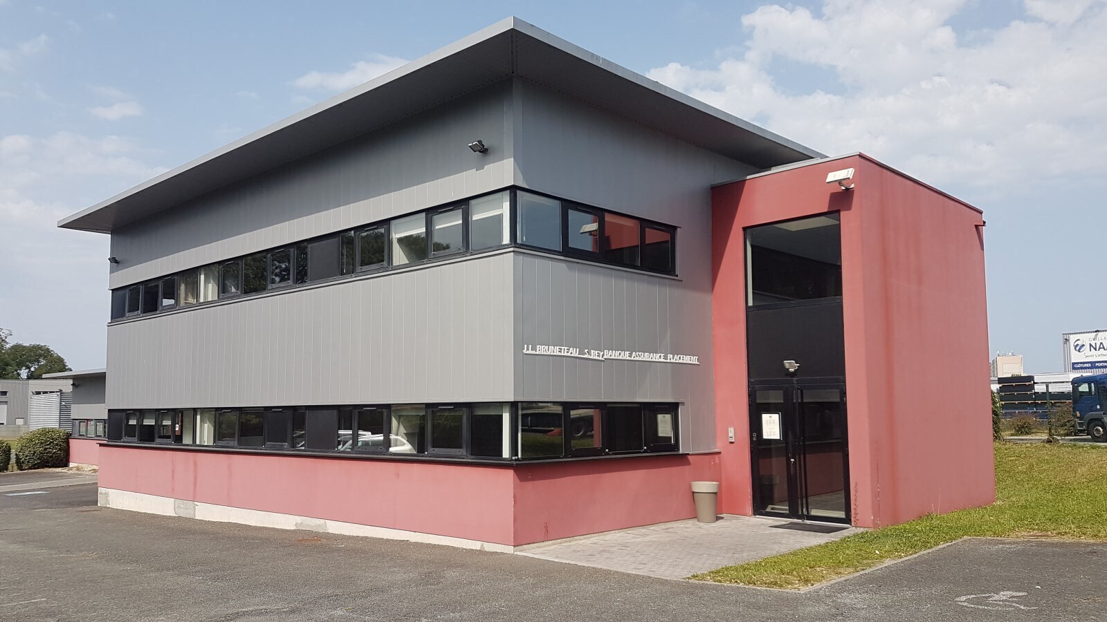 11 Rue Pablo Neruda, Villenave-d'Ornon for lease Building Photo- Image 1 of 11