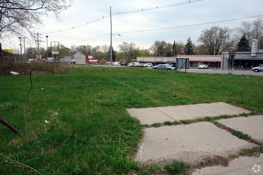 S Telegraph Rd, Pontiac, MI à vendre - Photo du bâtiment - Image 2 de 10