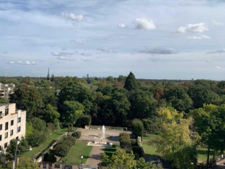 Office in Suresnes for lease - Building Photo - Image 2 of 4