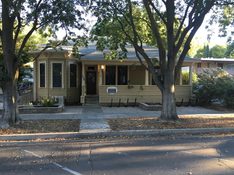 509 4th St, Davis, CA à louer - Photo principale - Image 1 de 4