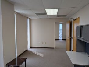 801 W Bay Dr, Largo, FL à louer Photo intérieure- Image 2 de 17