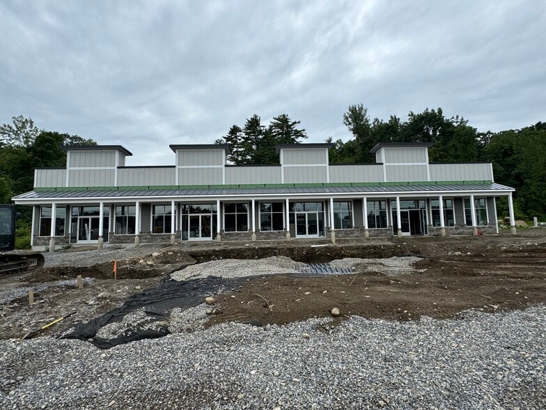 1471 State Route 9, Lake George, NY à louer - Photo du bâtiment - Image 2 de 4