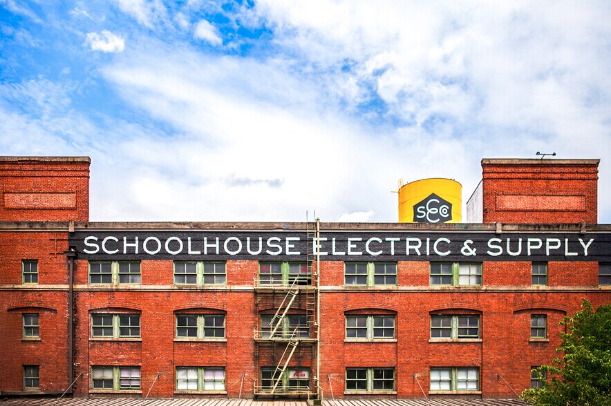 2181 NW Nicolai St, Portland, OR à louer - Photo du bâtiment - Image 2 de 19