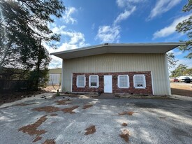 810 E Pine St, Jesup GA - Entrepôt