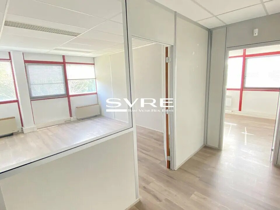 Office in Meyreuil for lease Interior Photo- Image 1 of 5