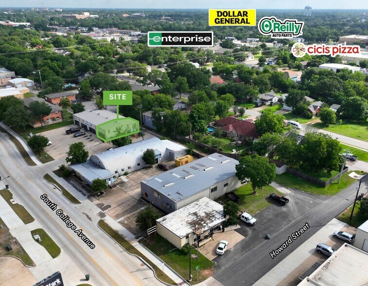 2107 S College Ave, Bryan, TX à louer - Photo du bâtiment - Image 3 de 5