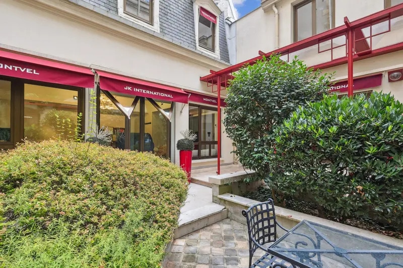 Office in Paris for lease Building Photo- Image 1 of 13