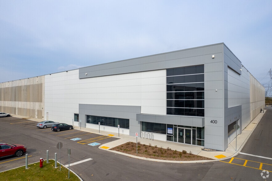 400 Parkhurst Sq, Brampton, ON for lease - Primary Photo - Image 1 of 5