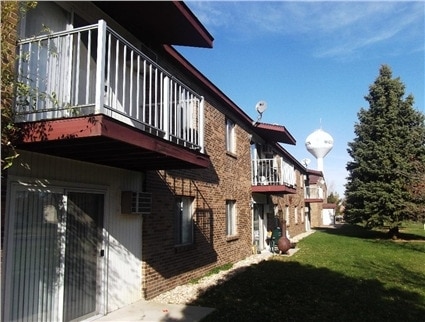 213 9th Ave, Madison, MN for sale - Building Photo - Image 2 of 4