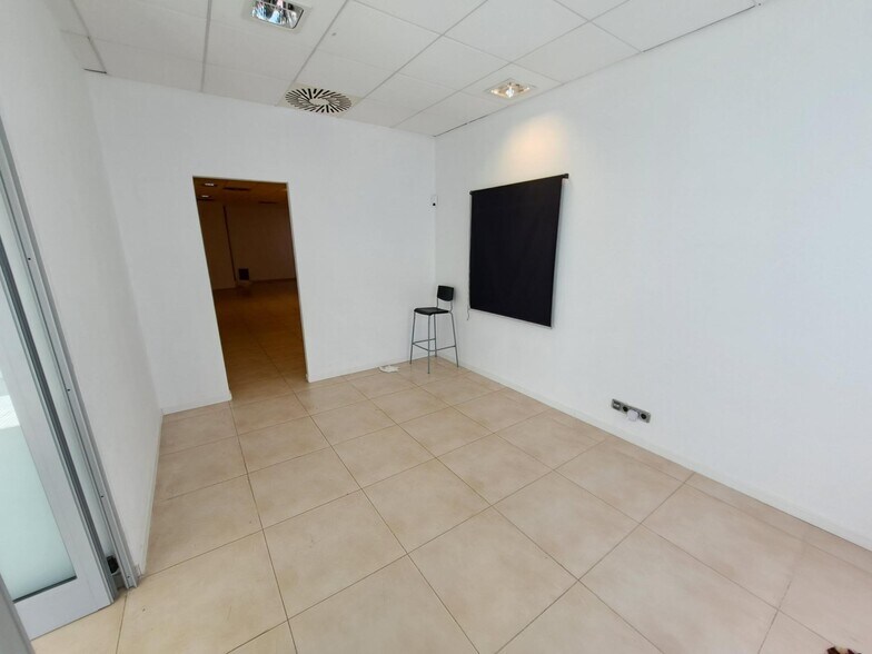 Retail in Carcaixent, Valencia for sale - Interior Photo - Image 3 of 11