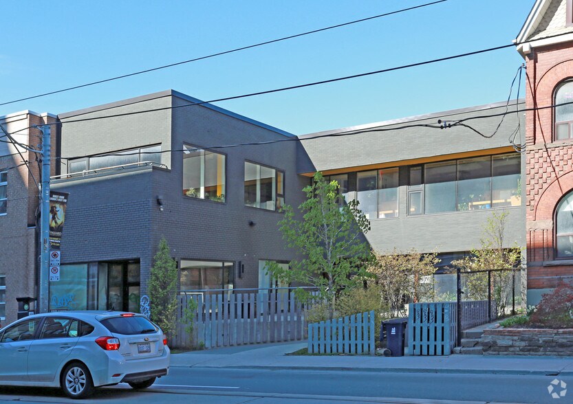 374-376 Bathurst St, Toronto, ON à vendre - Autre - Image 1 de 1