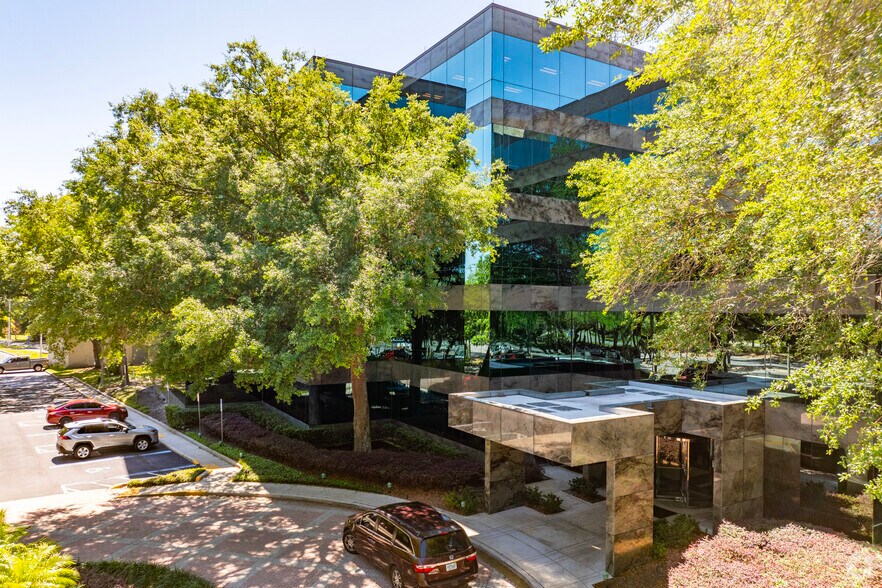 12470 Telecom Dr, Tampa, FL à vendre - Photo du bâtiment - Image 3 de 27