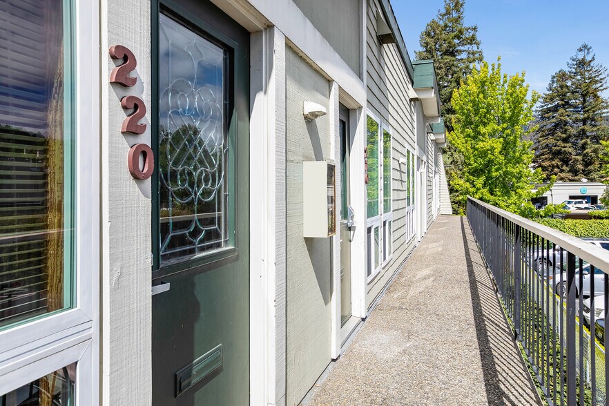 700 E St, San Rafael, CA à vendre - Photo du bâtiment - Image 2 de 16