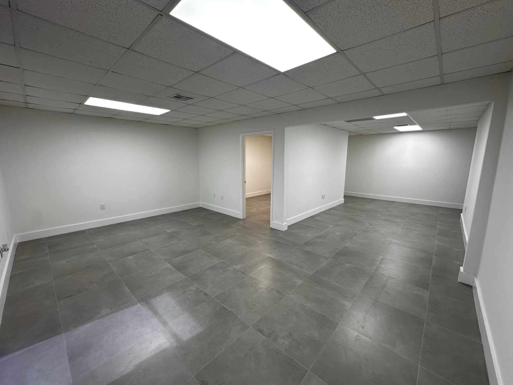 2700-2734 NW 72nd Ave, Miami, FL for lease Interior Photo- Image 1 of 5
