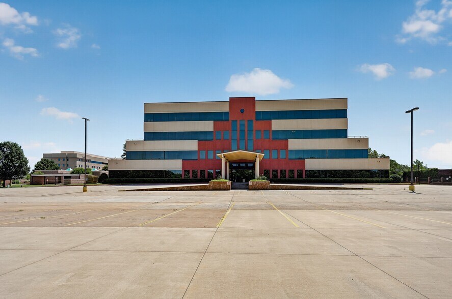 13321 N Meridian Ave, Oklahoma City, OK à louer - Photo du bâtiment - Image 2 de 27