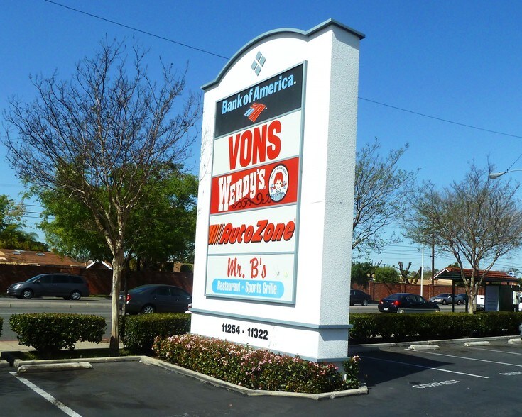 11262-11322 Los Alamitos Blvd, Los Alamitos, CA à louer - Photo du bâtiment - Image 2 de 3