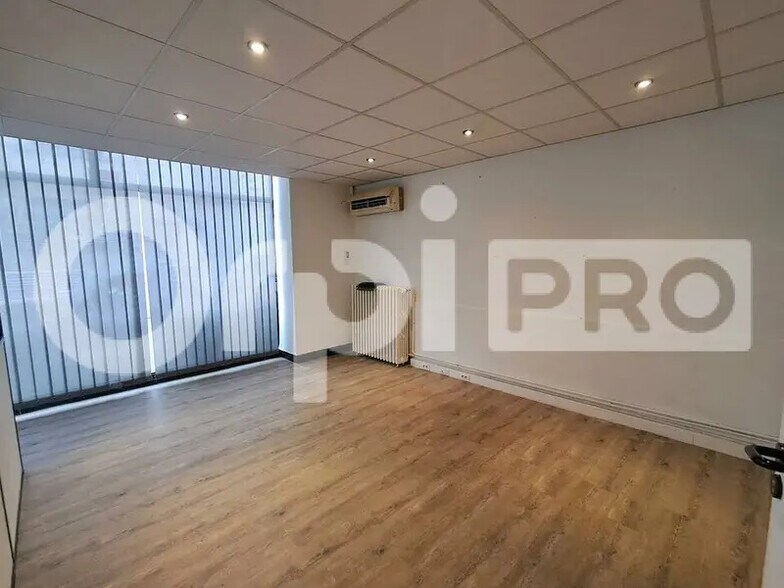Retail in Montluçon for lease - Interior Photo - Image 2 of 9