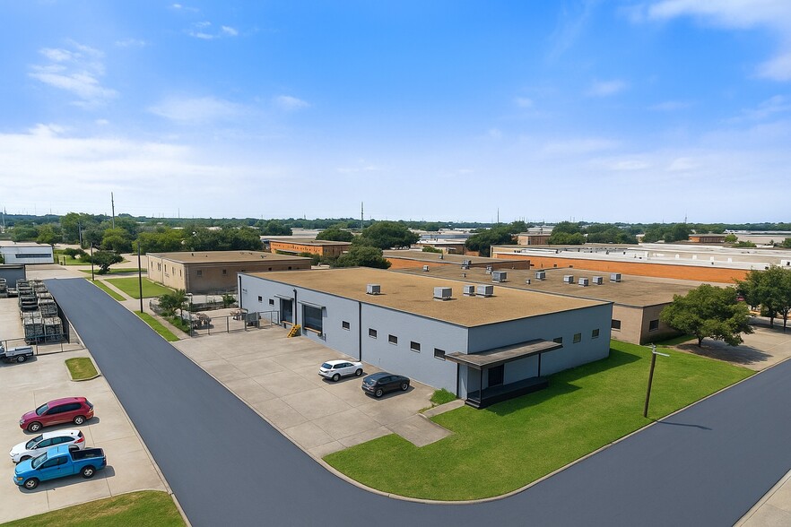 8901 Directors Row, Dallas, TX for lease - Building Photo - Image 3 of 3