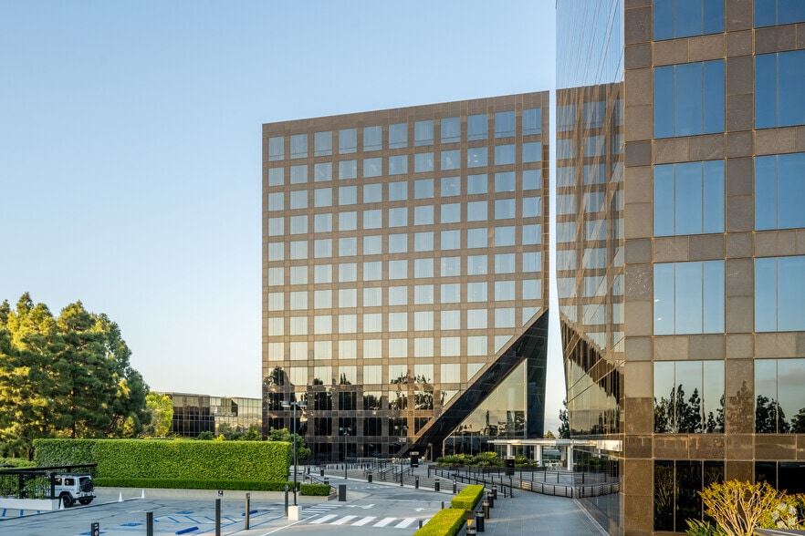 19900 MacArthur Blvd, Irvine, CA for lease - Primary Photo - Image 1 of 6