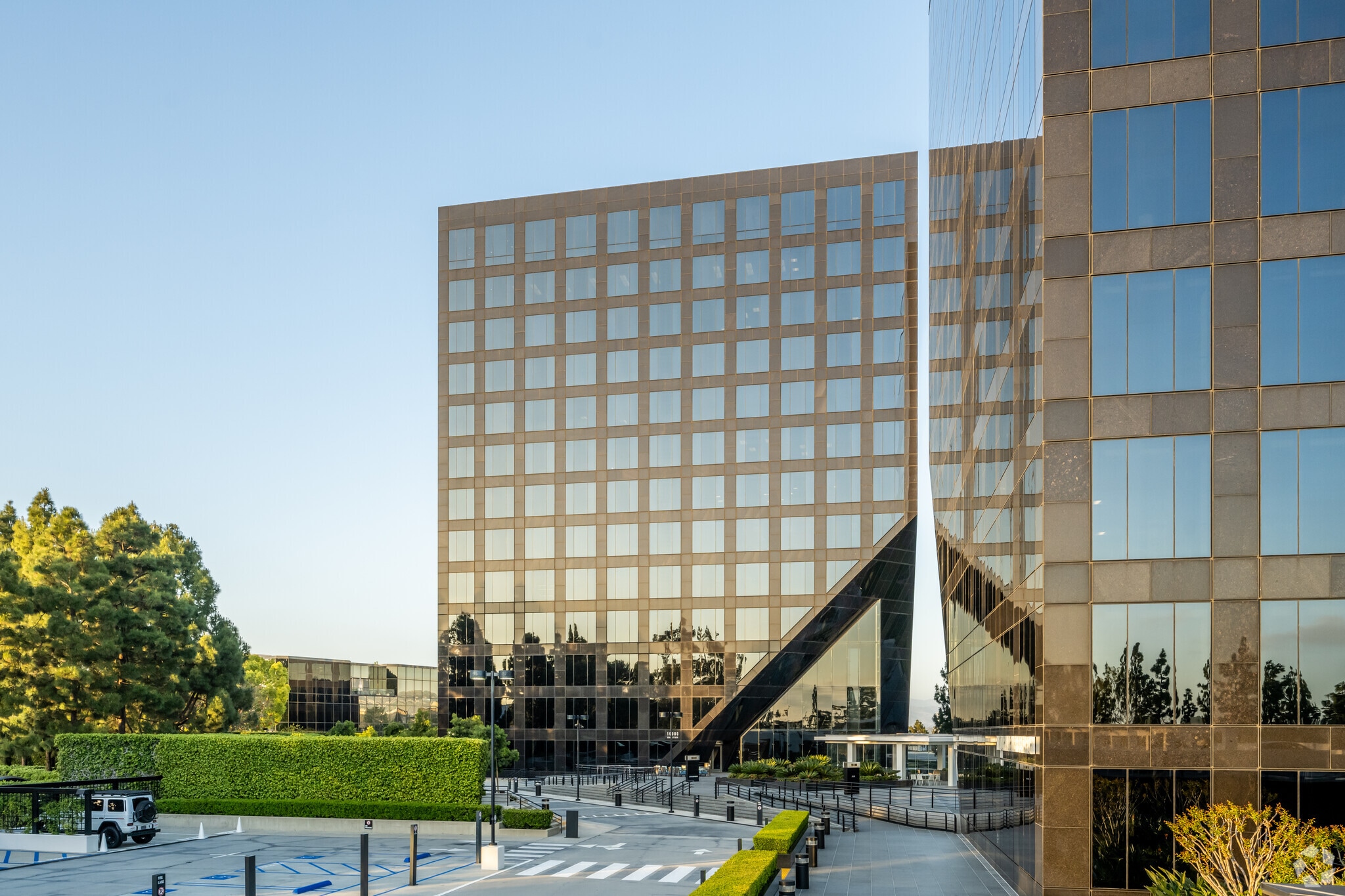 19900 MacArthur Blvd, Irvine, CA à louer Photo principale- Image 1 de 13